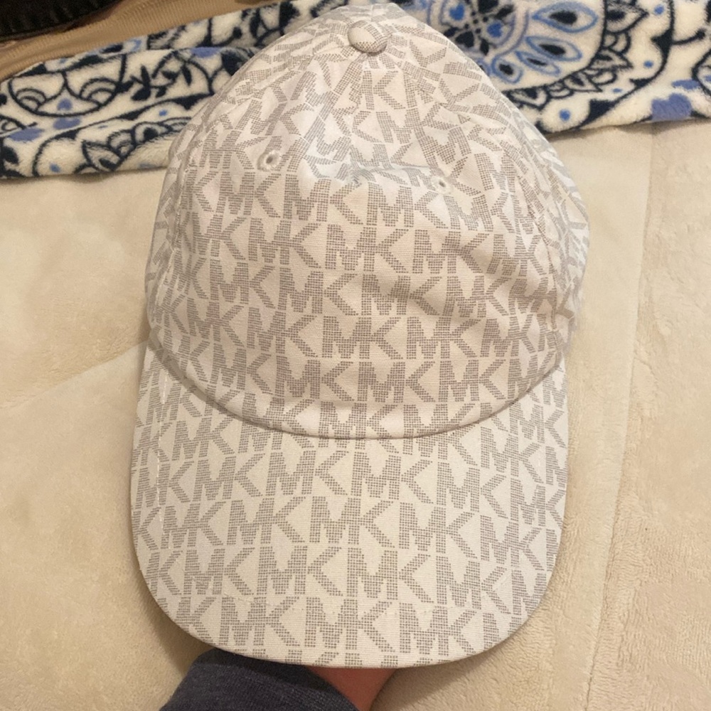MK hat
